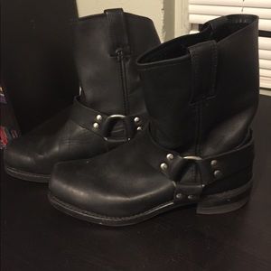 Frye Harness 8R boots